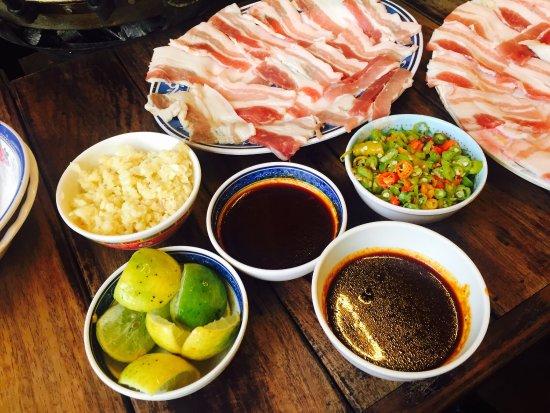 Peeping Som's Bar and Restaurant