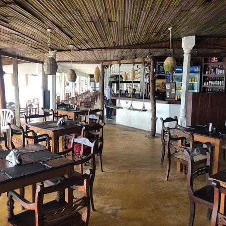 Mamas Coral Beach Restaurant