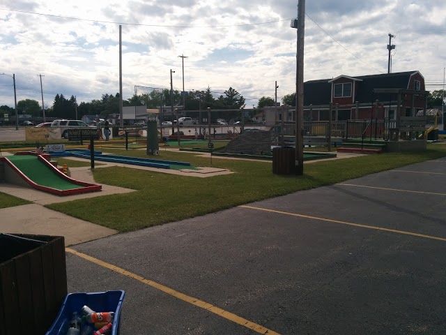 Lee's Miniature Golf