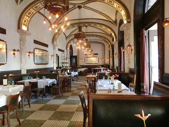 Callas Cafe & Restaurant