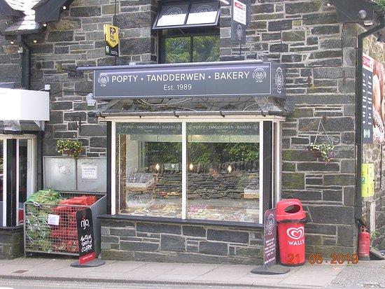 Spar Siop Tandderwen Bakery