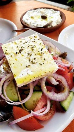 Dia Xeiros Kai Sthn Ladokola