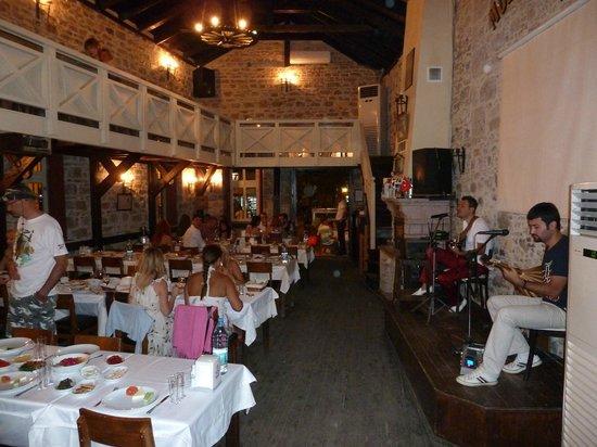 Moshos Taverna