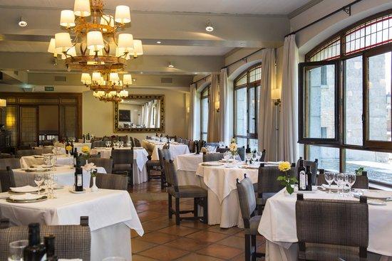 Parador de Avila. Restaurante Piedras Albas