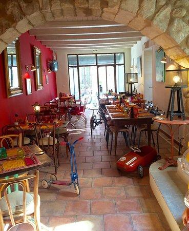 LE PETIT CAFÉ & Bar à Vins