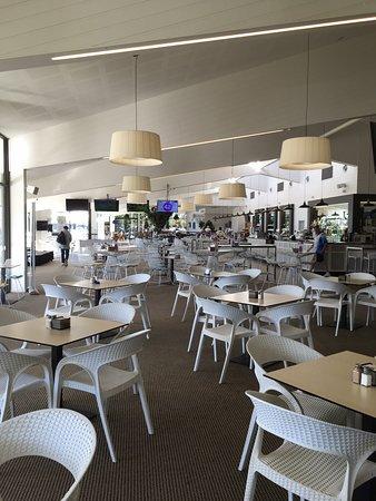 Broadbeach Bowls Club