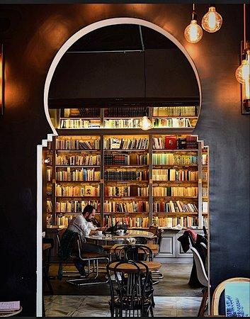 Minoa Bookstore & Cafe