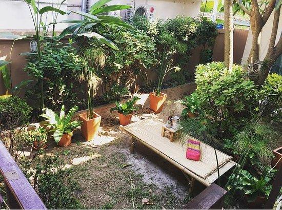 Mel's Saleng Hotdogs