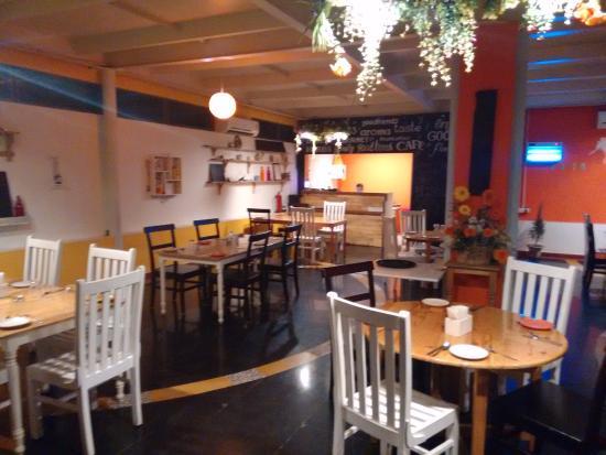 Apriqot Cafe Restaurant