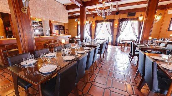 Maximilia Fondue & A la Carte