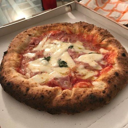 Divina margherita pizza