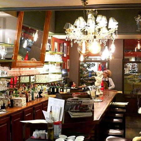 L'Entree Des Artistes