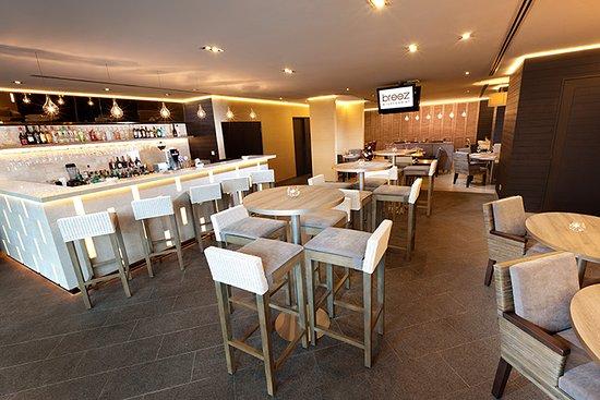 Breez Bistro.Bar