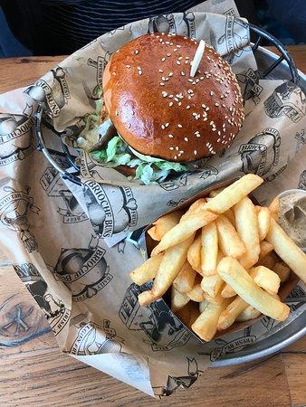 Manhattn's Burgers Avenue Louise