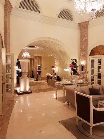 Hiton Hotels & Resorts