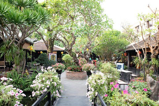 Truc Lam Vien Restaurants & Coffee