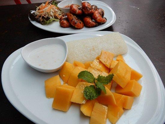 White Red Bar & Restaurant