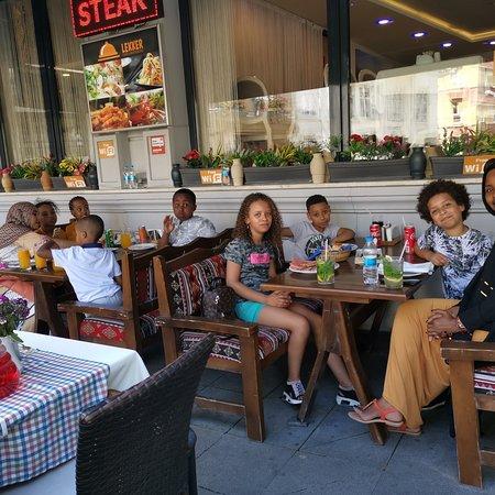 Lekker Cafe Restaurant