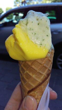 Gelateria stracciatella