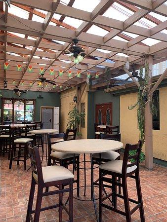 Starbuds Restaurant & Bar