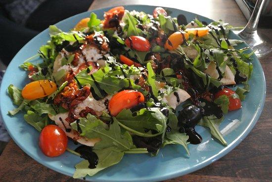 Pomiedzy Cafe & Bistro