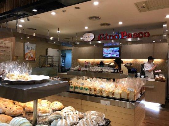 Yan Dao Cheng Zhuan Ye Hong Pei