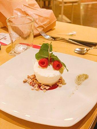 Sugo. Tre pelati e mozzarella