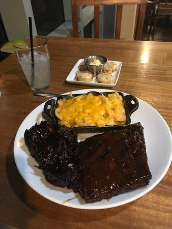 Catalina BBQ Co. & Sports Bar