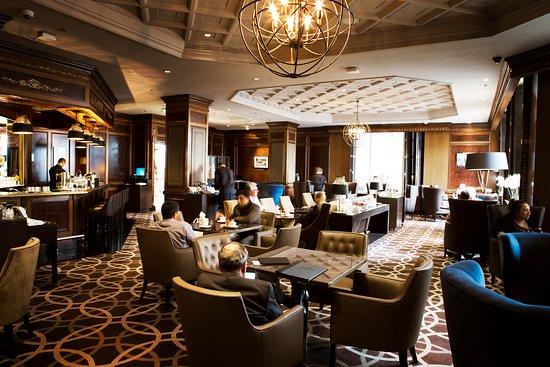 Loui Bar & Restaurant