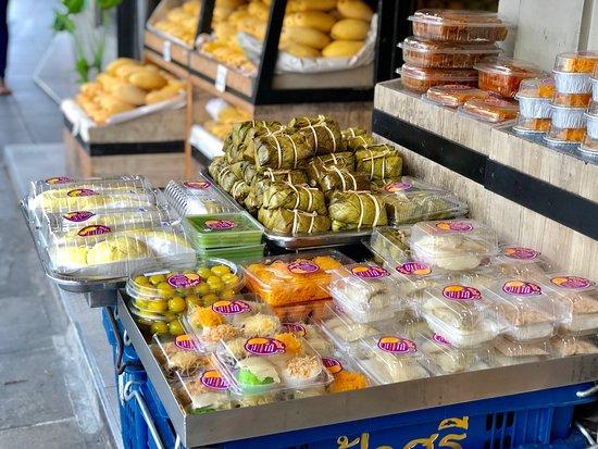 Mae Varee Fruit Shop