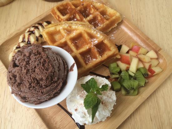 Eat Sleep Cafe & Bed