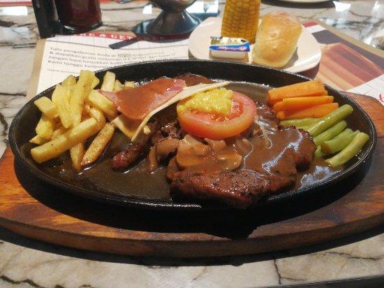 Steak Hut Bukit Darmo Boulevard