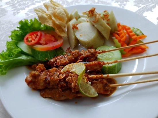 No Logic Eat and Hangout