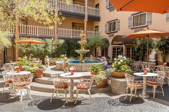 Le Chateau Garden Bistro