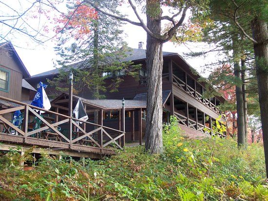 Lakeside Bar & Grill