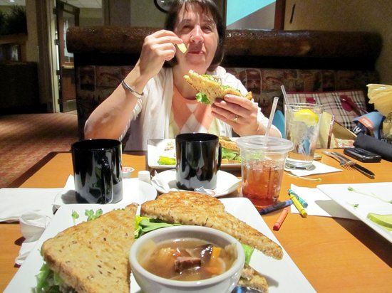 Sportsman's Club Bar & Grill