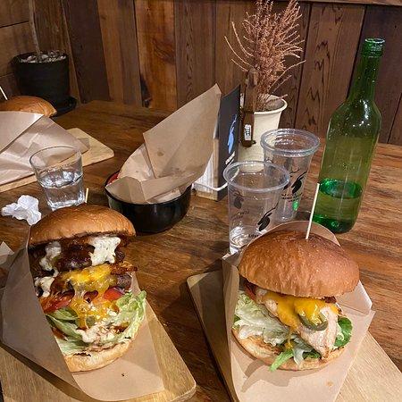 Unjaune Madarao Burger Bar