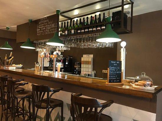 Puzzles Bar & Restaurant