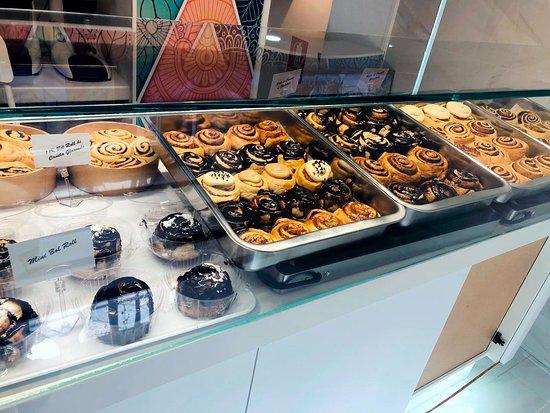 Sweet & Rolls Cinnamon Roll