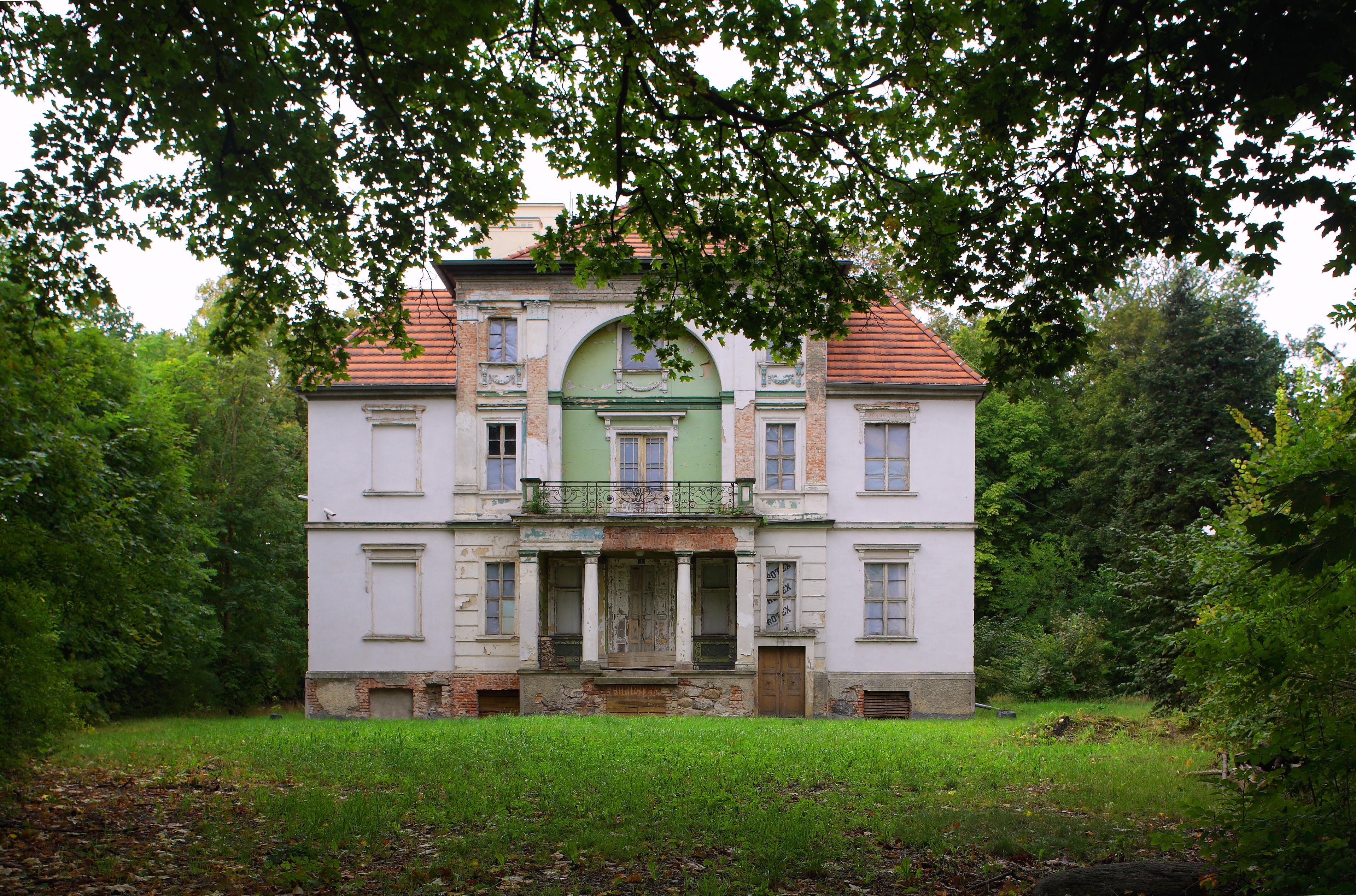 Zespół pałacowy w Lubniewicach