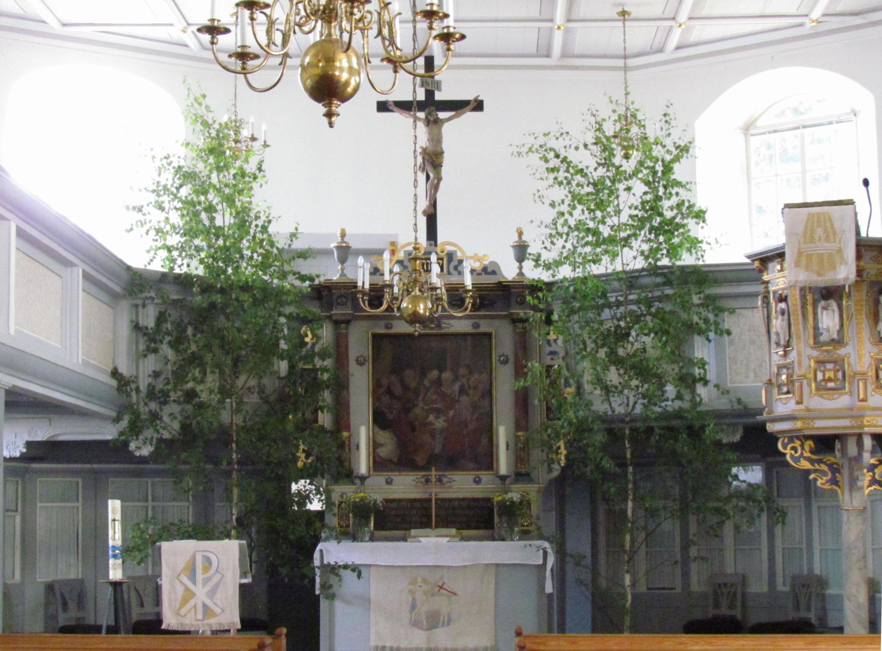 Kirche und Kirchhof mit Aufbahrungshalle