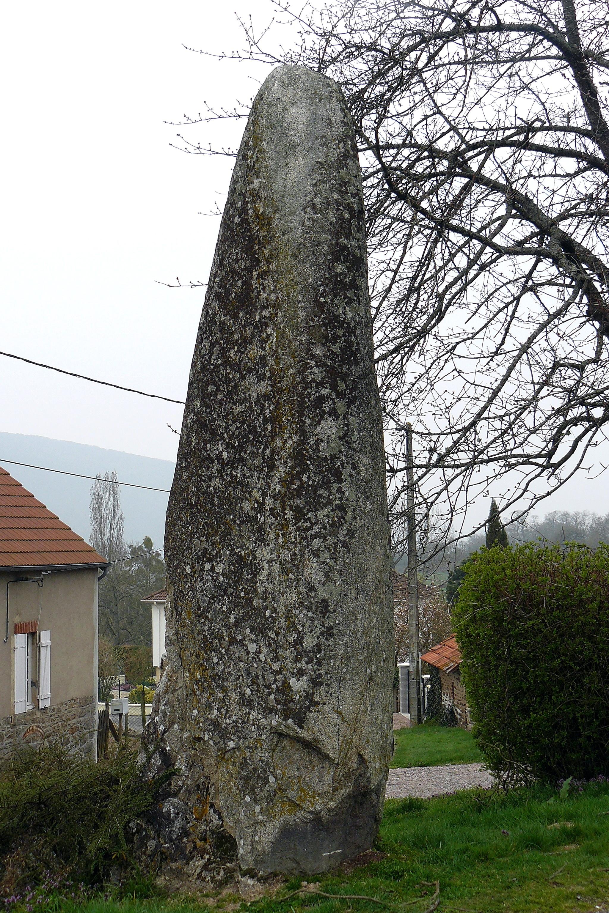 menhir de Charmeau