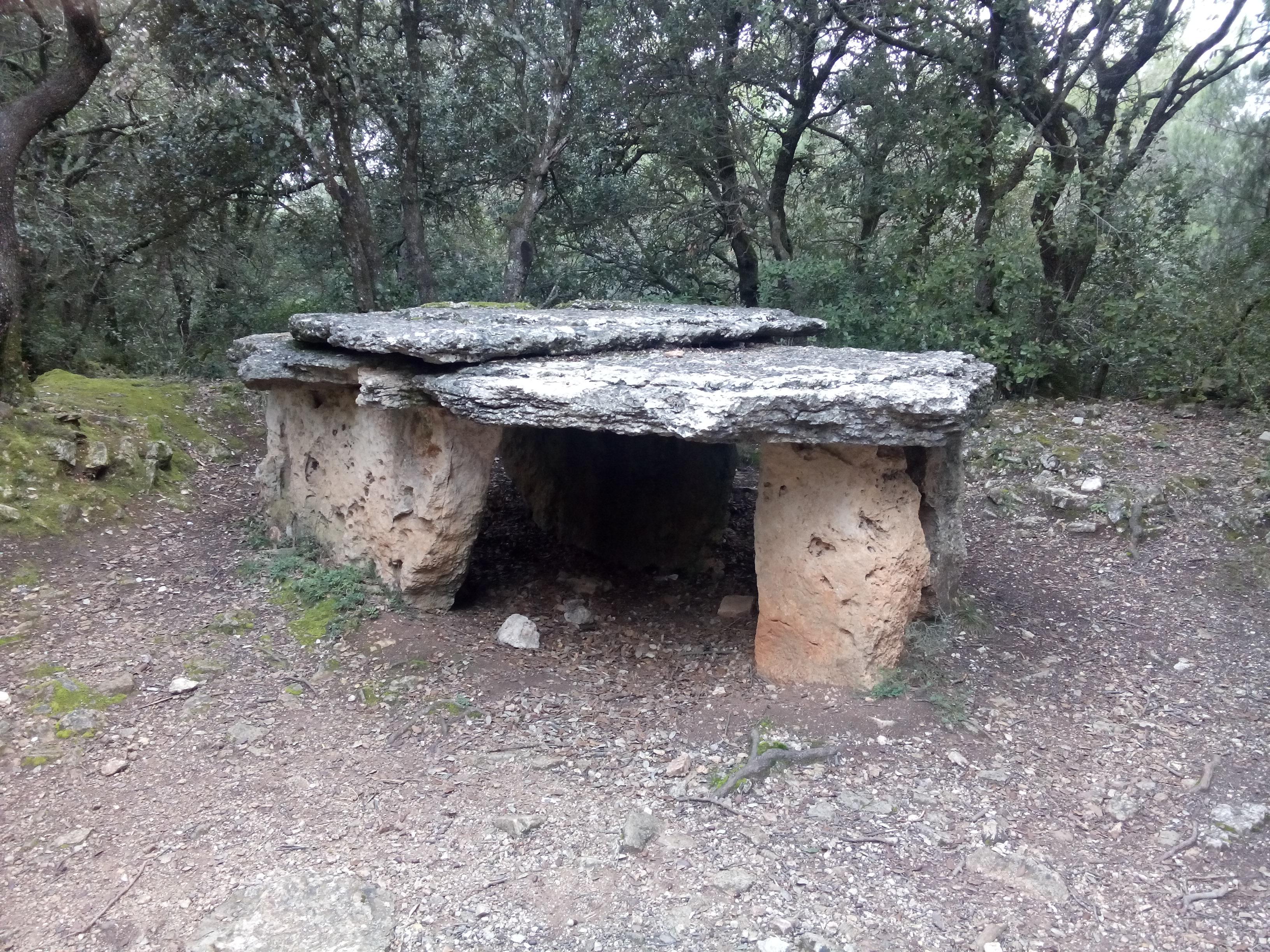 el Dolmen de Can Serra de l'Arca