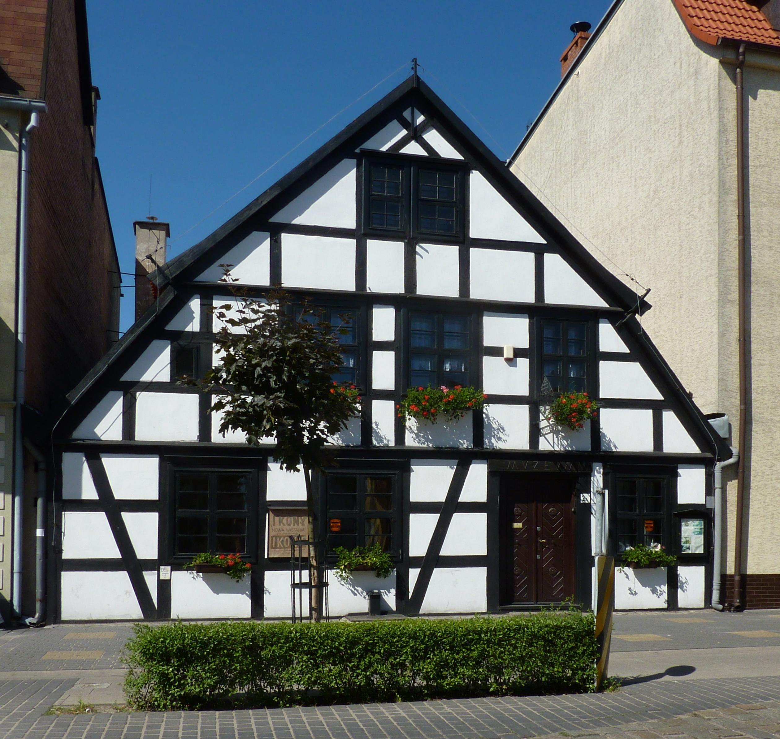 Dom, ob. muzeum