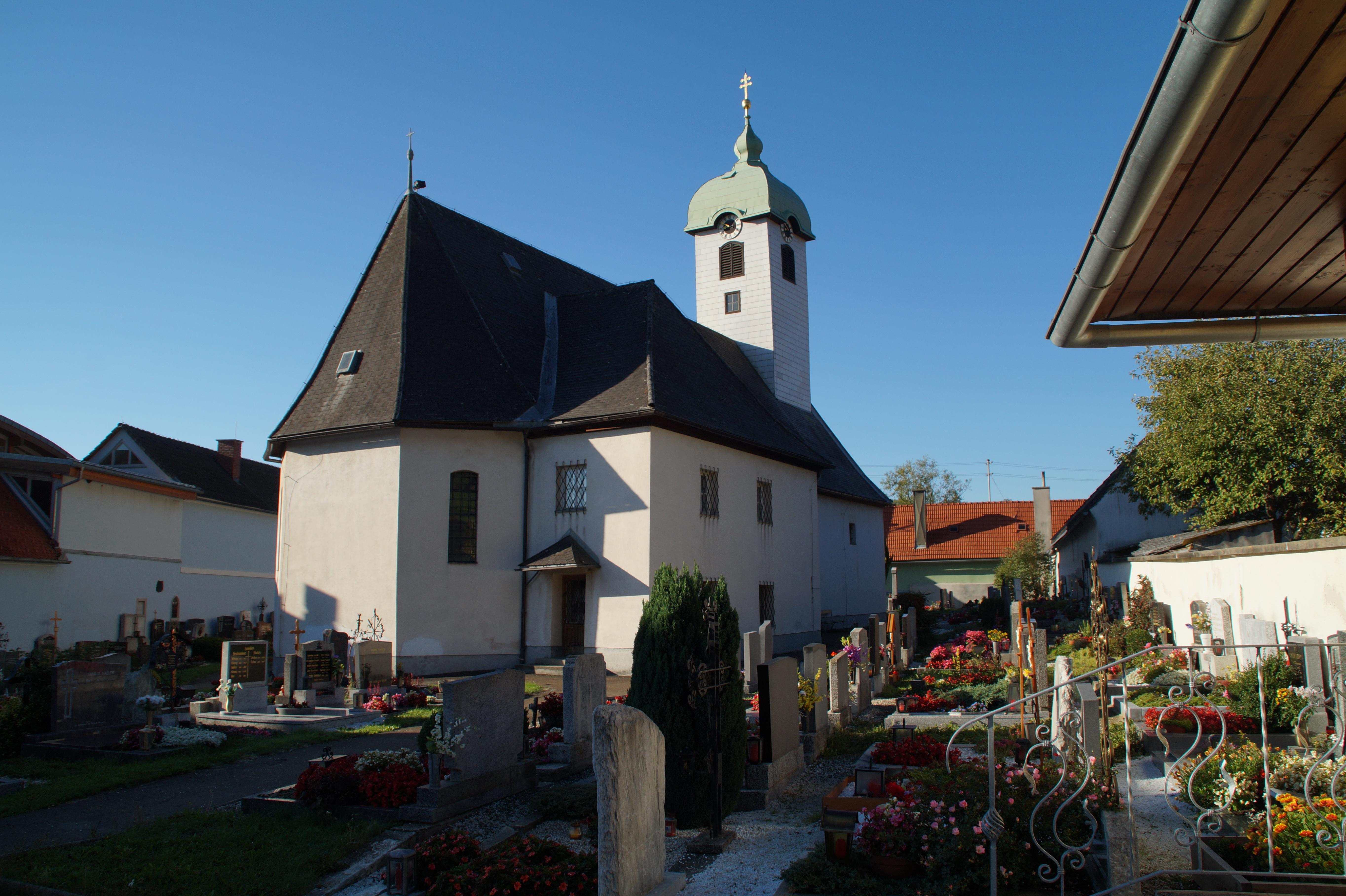Kath. Pfarrkirche hl. Georg und Friedhofsmauer