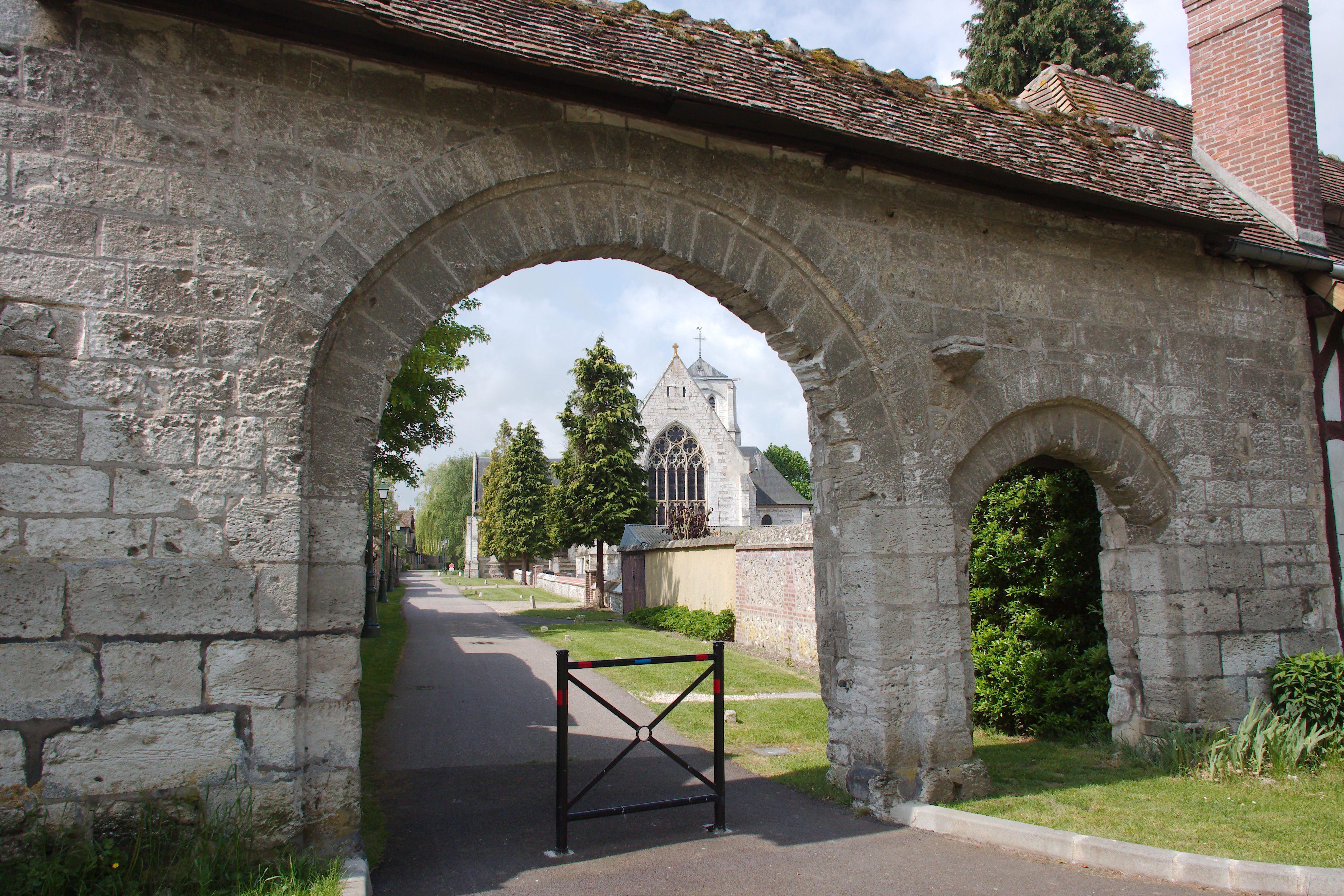 collégiale Saint-Louis de La Saussaye