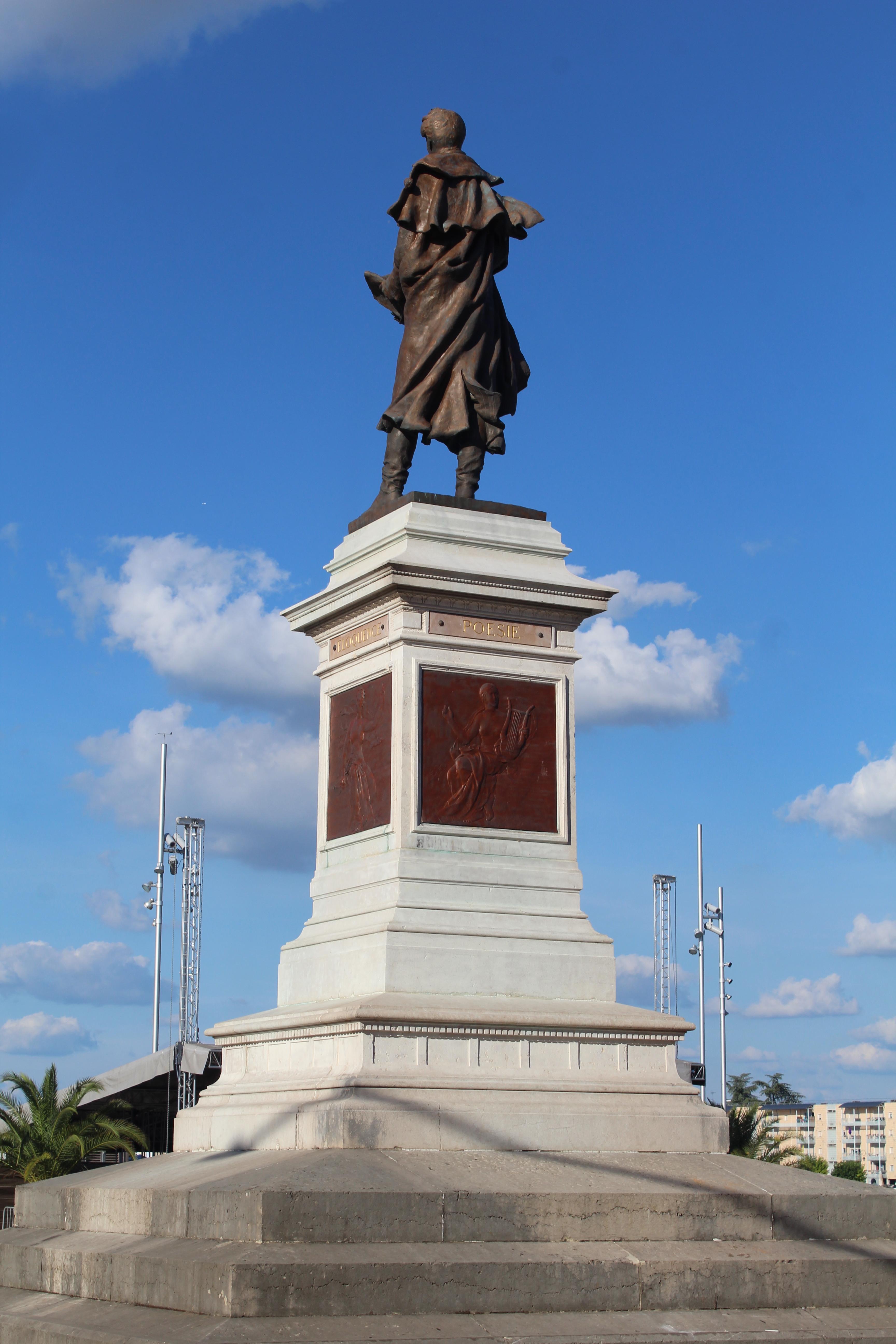 Statue of Alphonse de Lamartine