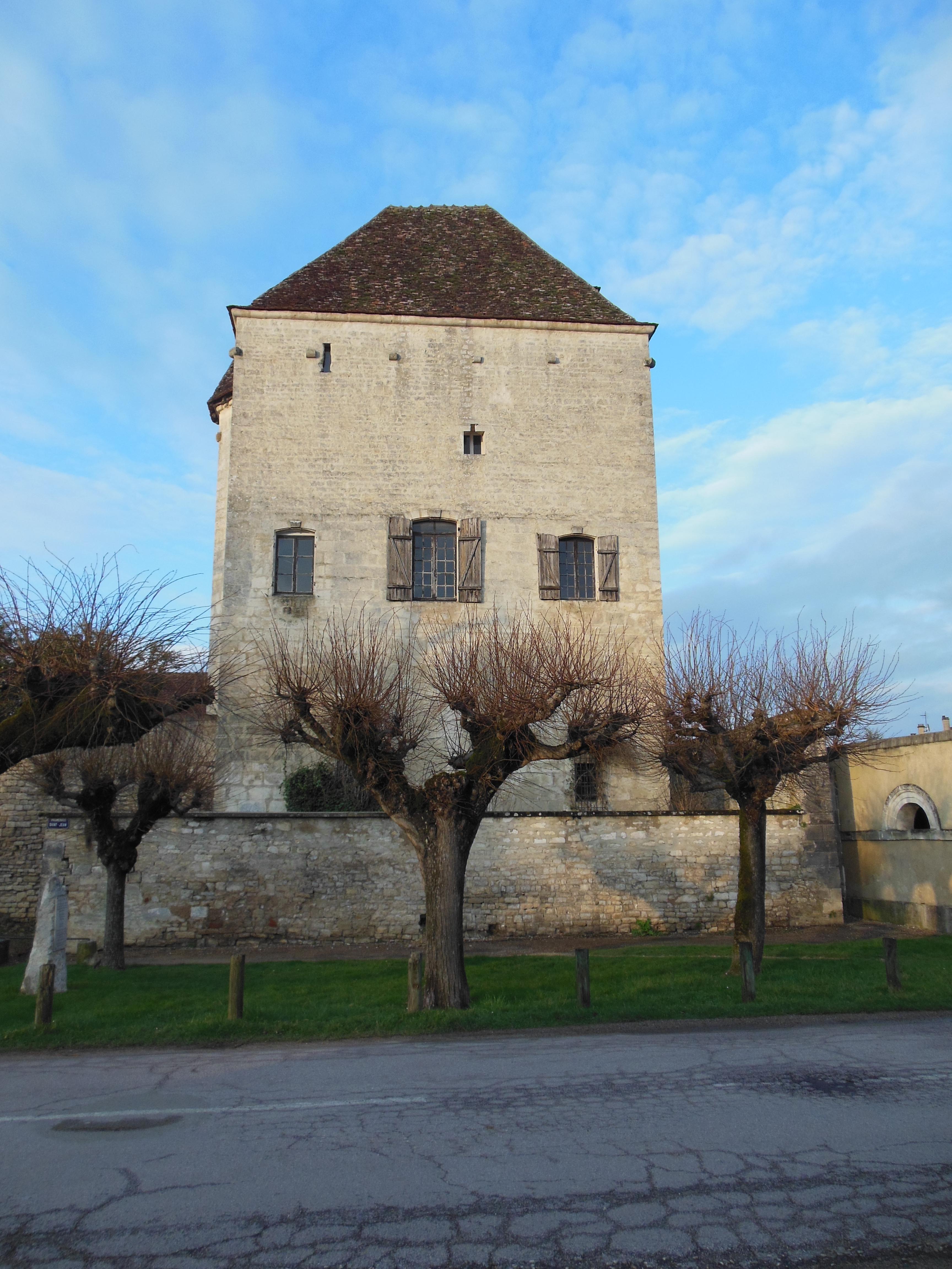 donjon de Cravant
