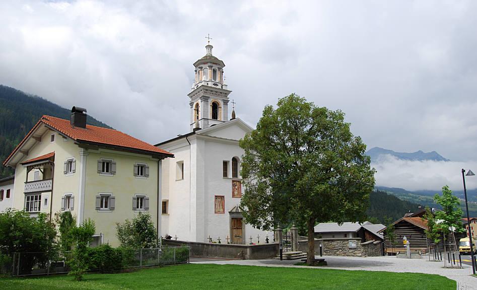 Katholische Kirche St. Blasius mit Pfarrhaus
