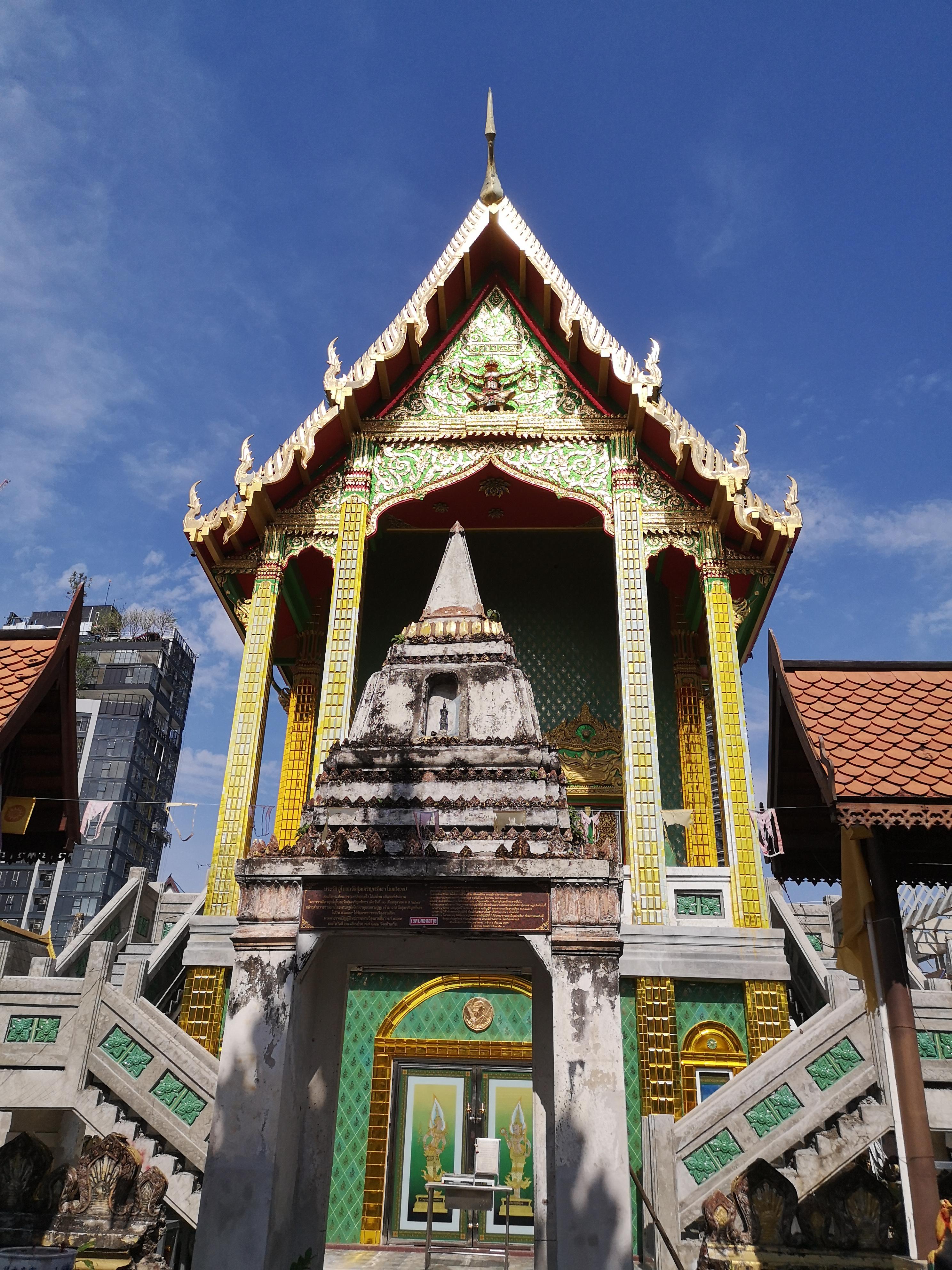 Wat Lum Charoen Sattha